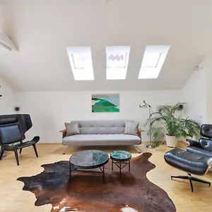 Apartment Eclectic Loft Royal Way, Prague