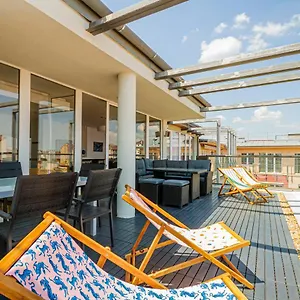 Luxury With Balcony In Downtown , Budapest Hungary